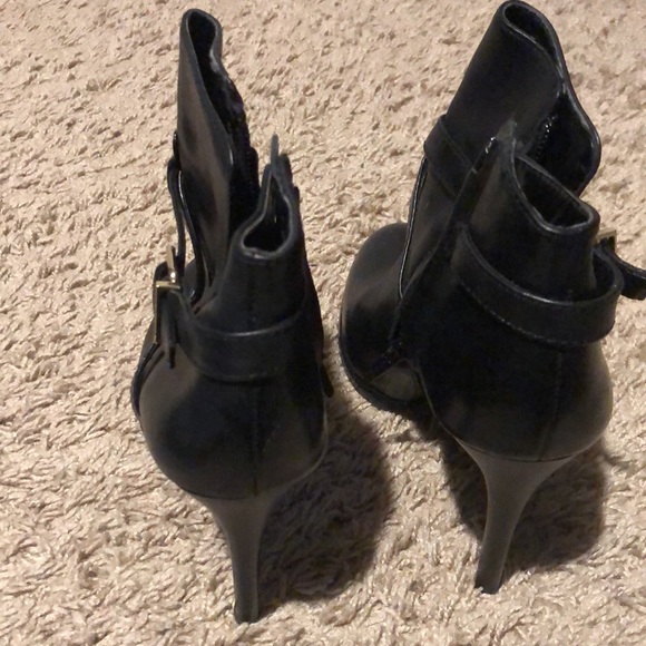 Gianni Bini booties - Picture 3 of 6